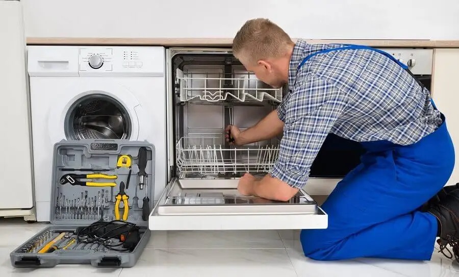 Kaynarca Vaillant servisi teknisyen ekibi beyaz eşya tamiri yaparken